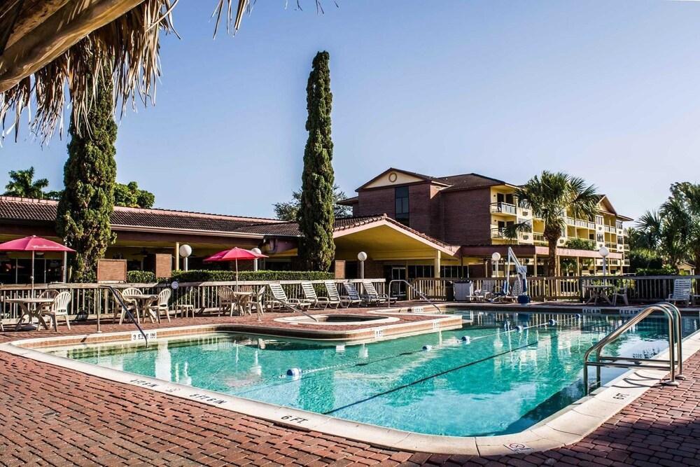 Quality Inn And Suites Golf Resort Golden Gate Exteriör bild
